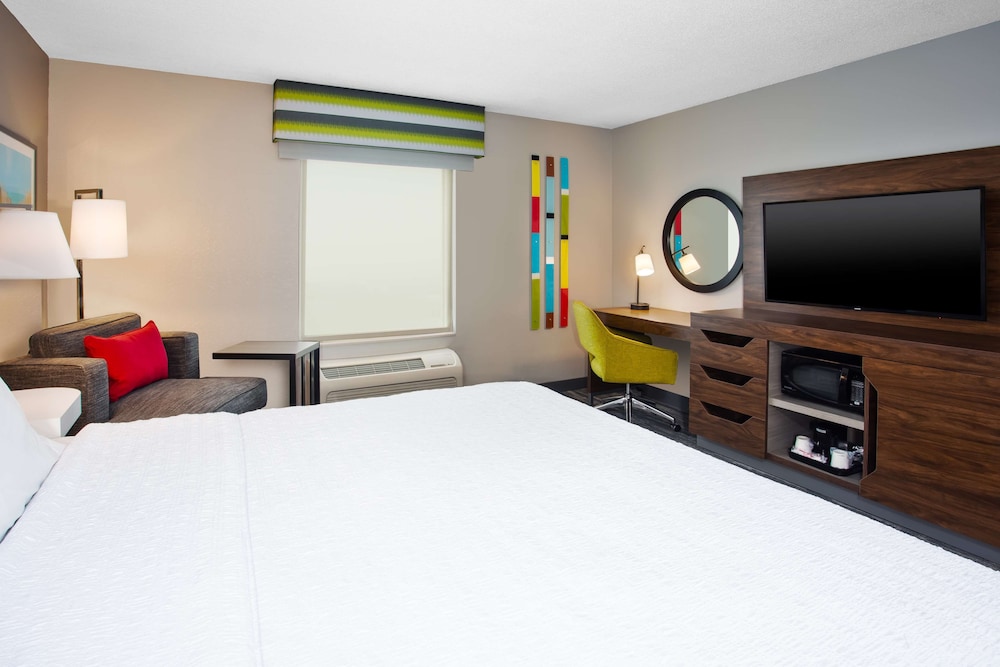Room, 1 King Bed, Accessible - Photo 3