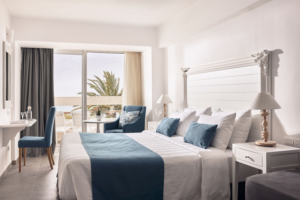 Sunshine Triple Room With Sea View photo 2