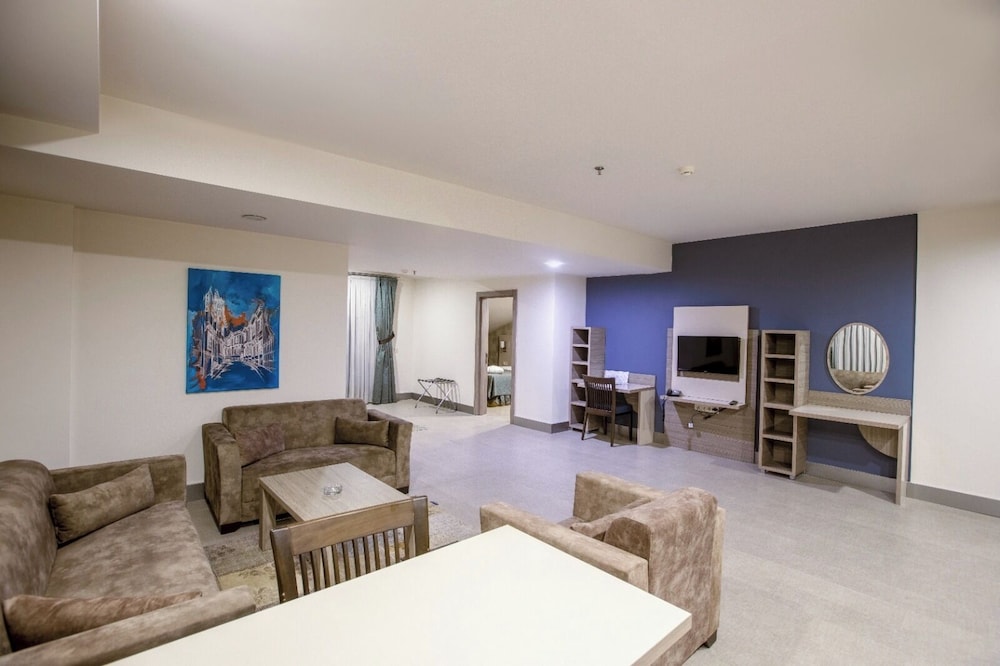 Suite, 2 Bedrooms photo 3