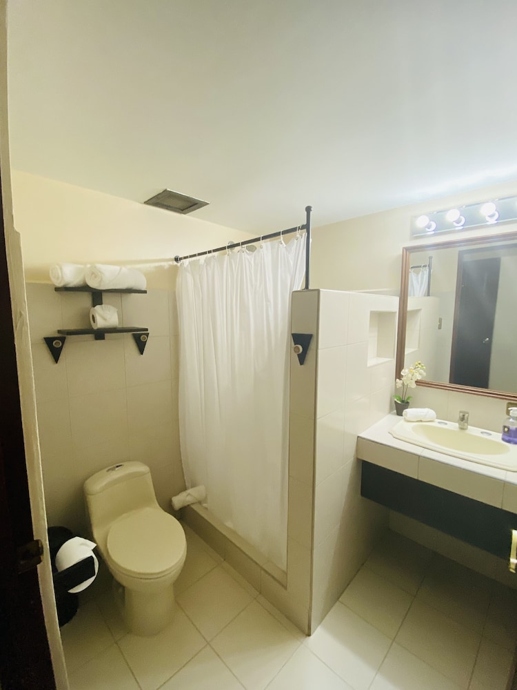 Standard Room, 2 Double Beds photo 2