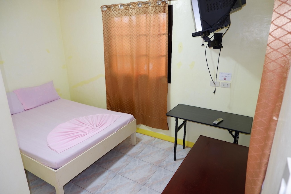 Basic Room, 1 Queen Bed, Balcony photo 1