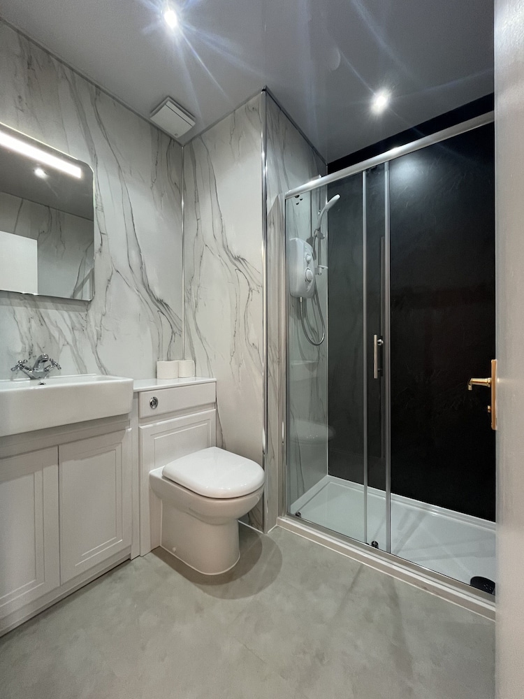 Double Room, Ensuite - Photo 4