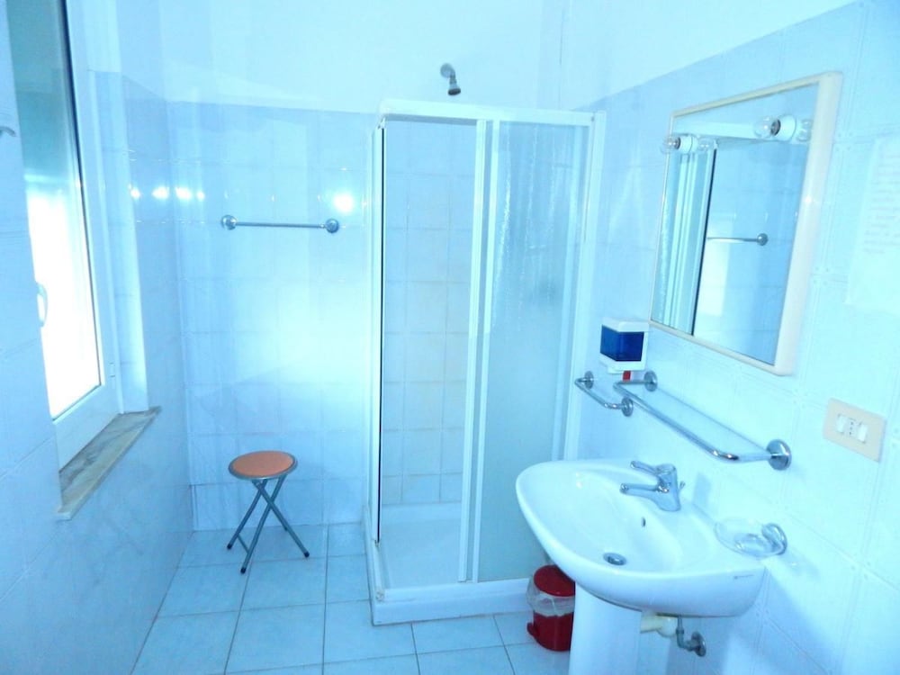 Double Room - Photo 6