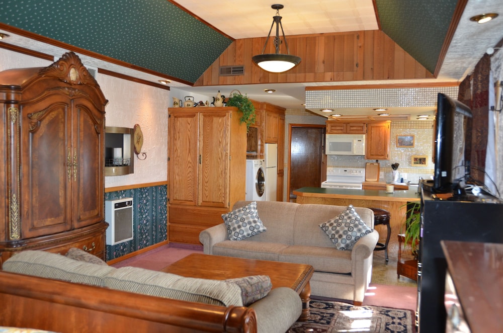 Apartment, 1 Queen Bed, Kitchen, Lake View photo 2