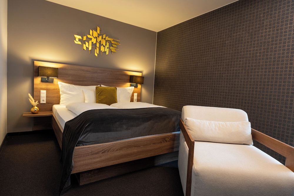 Deluxe Double Room, Non Smoking - Photo 12
