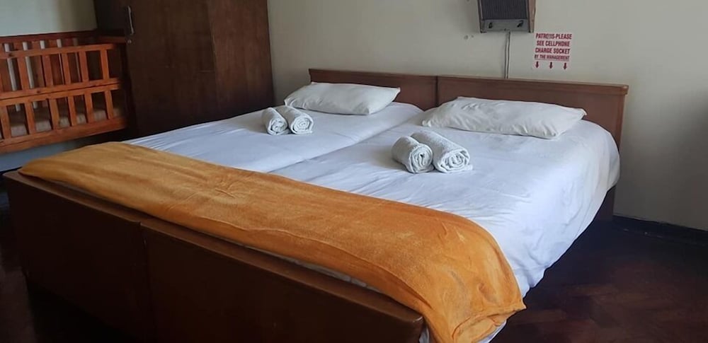 Economy Room, Shared Bathroom
