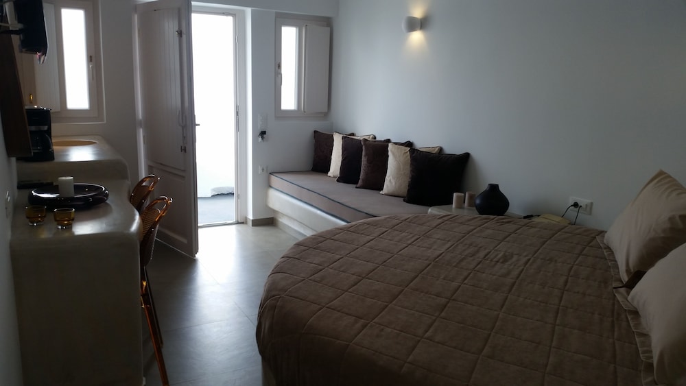 Cozy Double Room With Caldera View
