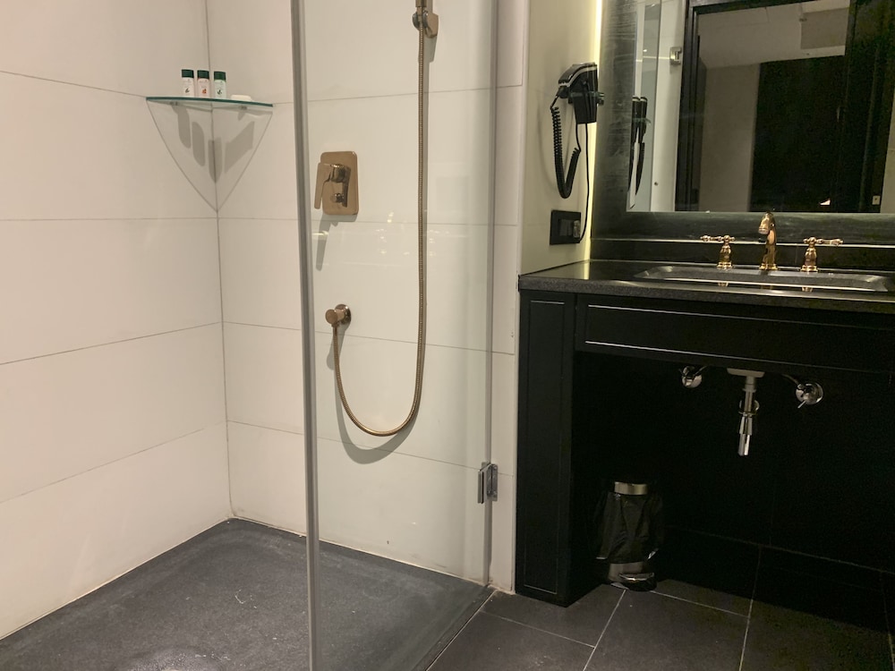 Premium Room - Photo 4