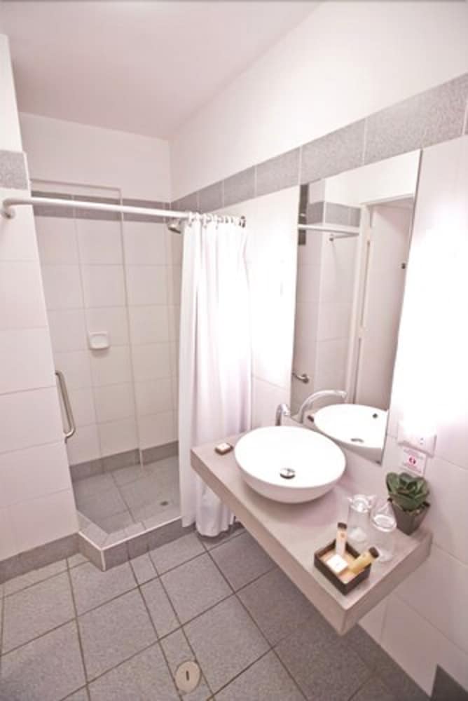 Standard Double Room, 1 King Bed - Photo 7