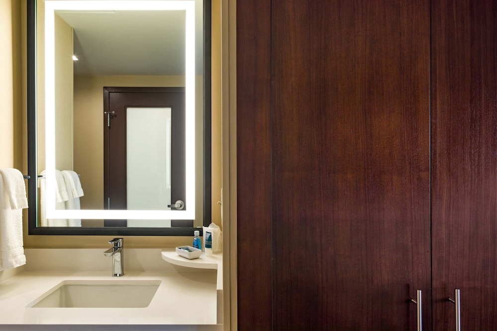 Deluxe Room, 2 Double Beds (Hearing Accessible) - Photo 3