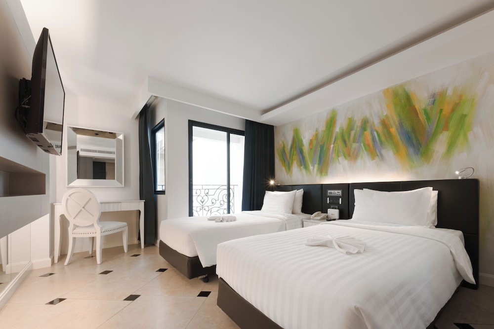 Deluxe Double or Twin Room, City View photo 2