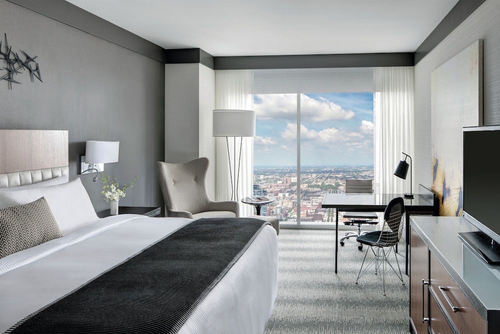 Premium Room, 1 King Bed, Accessible (Hearing Accessible)