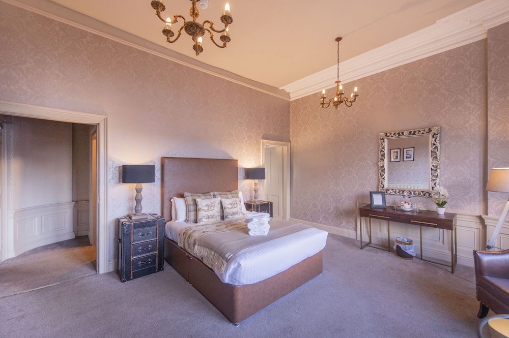 Deluxe Suite, 1 King Bed, Non Smoking photo 2