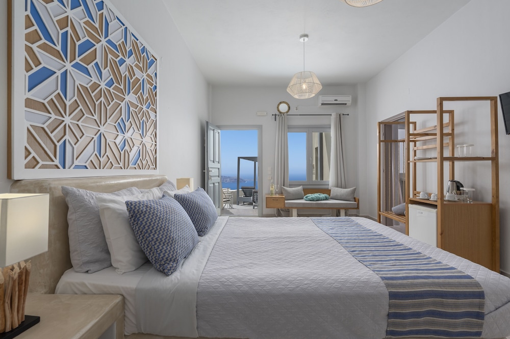 Superior Suite, 2 Bedrooms (Caldera View Outdoor Hot Tub)