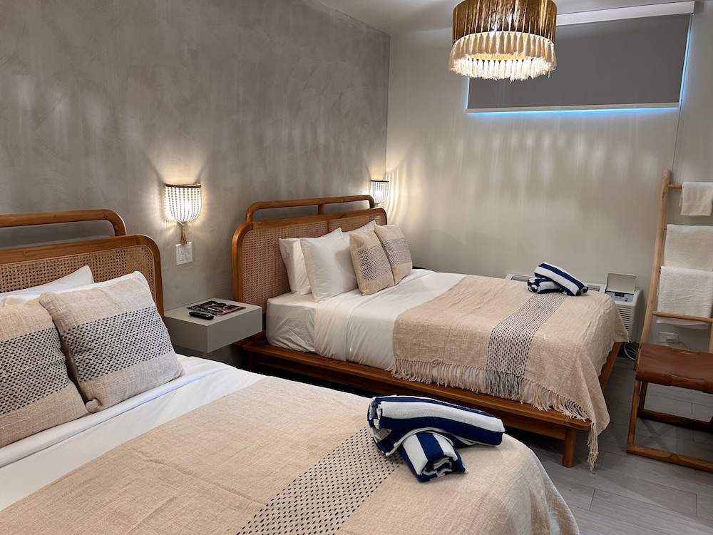 Double Room, 2 Queen Beds photo 2