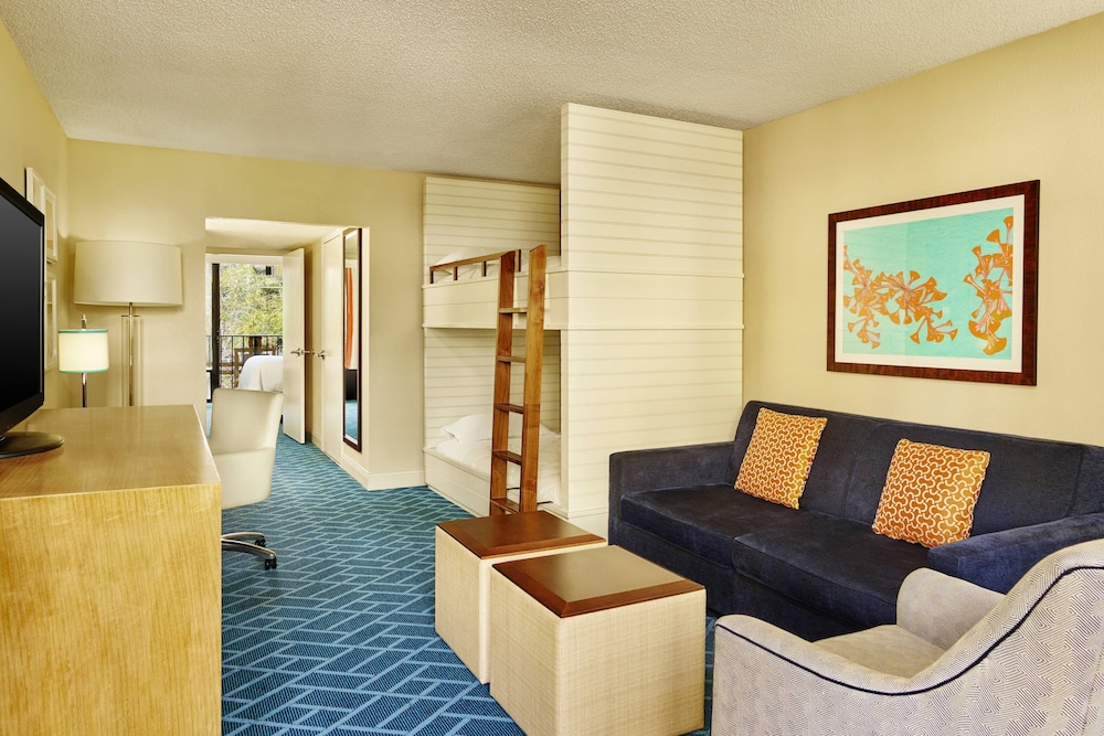 Family Suite, 1 Bedroom, Pool View
