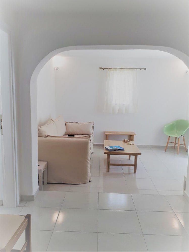 Family Room, Garden View (Deluxe) photo 2