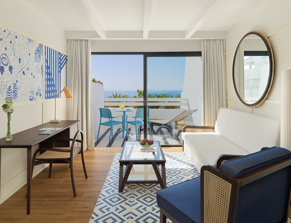Ocean Junior Suite (3 adults) - Photo 10