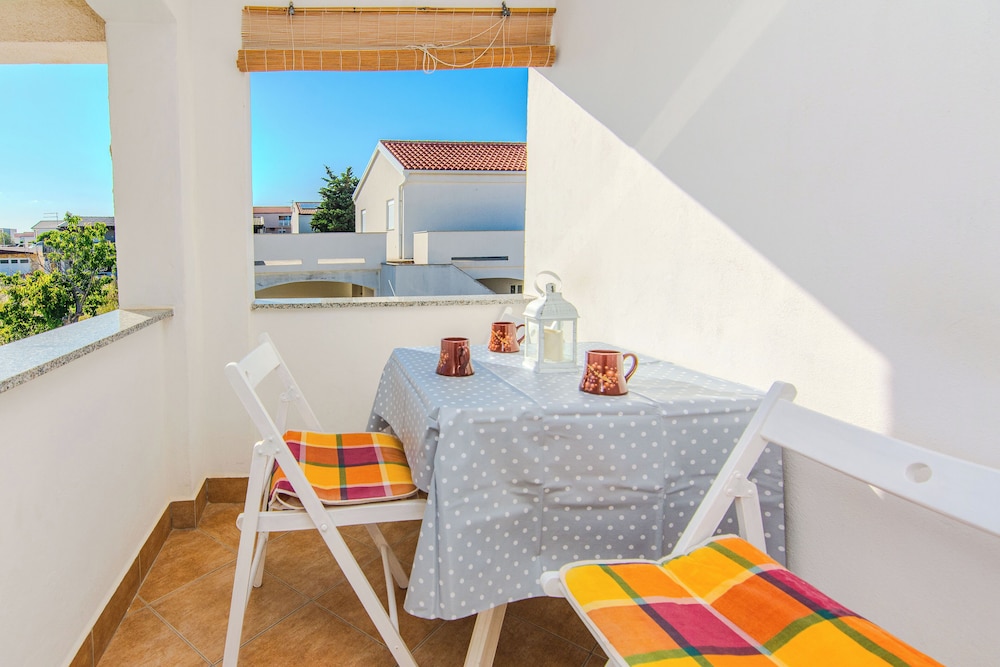 Basic Apartment, Garden View