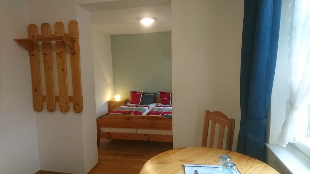 Classic Double Room, 1 Queen Bed, Mountain View photo 2