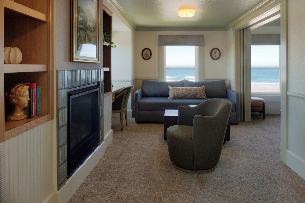 Romance-Oceanfront King Suite photo 3