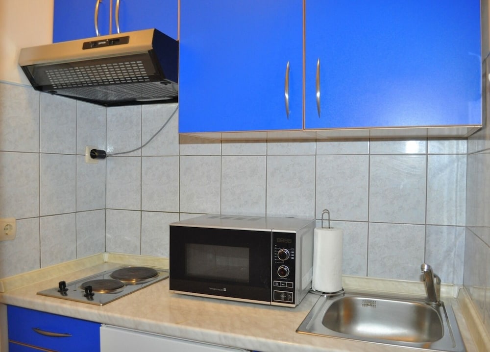 Studio (Ivi - big parking and courtyard - SA5)