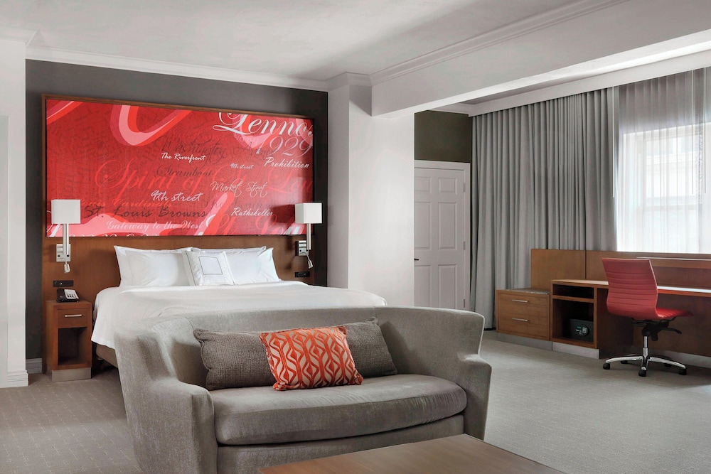 Room, 1 King Bed with Sofa bed (Mobility Accessible, Roll-In Shower) - Photo 3