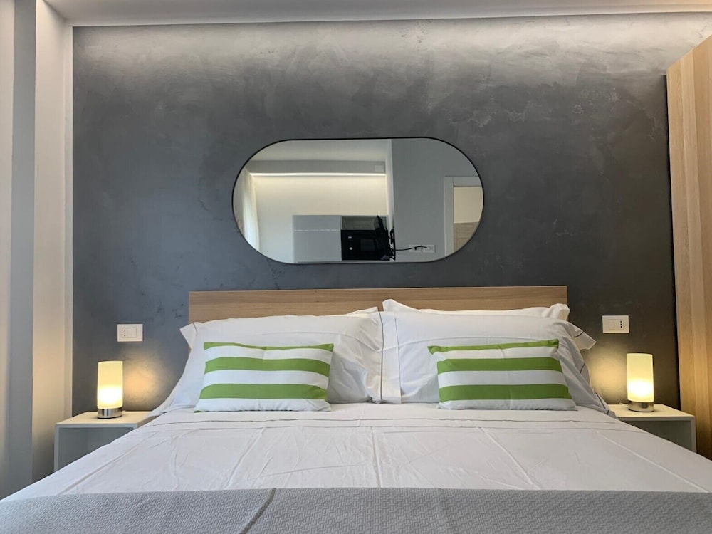 Panoramic Studio, 1 King Bed, Mountain View photo 3