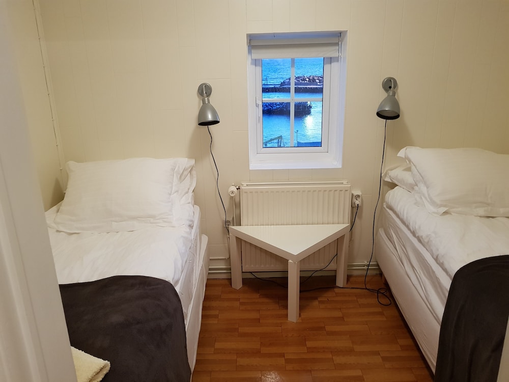 Twin Room, Shared Bathroom photo 1