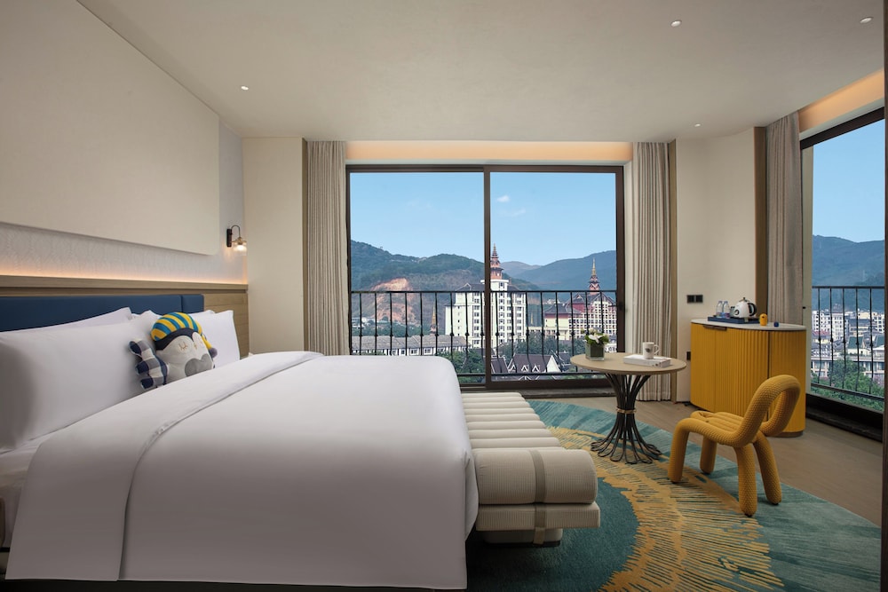 Grand Room, 1 King Bed, Balcony (Super King, Golden Pagoda View) photo 1