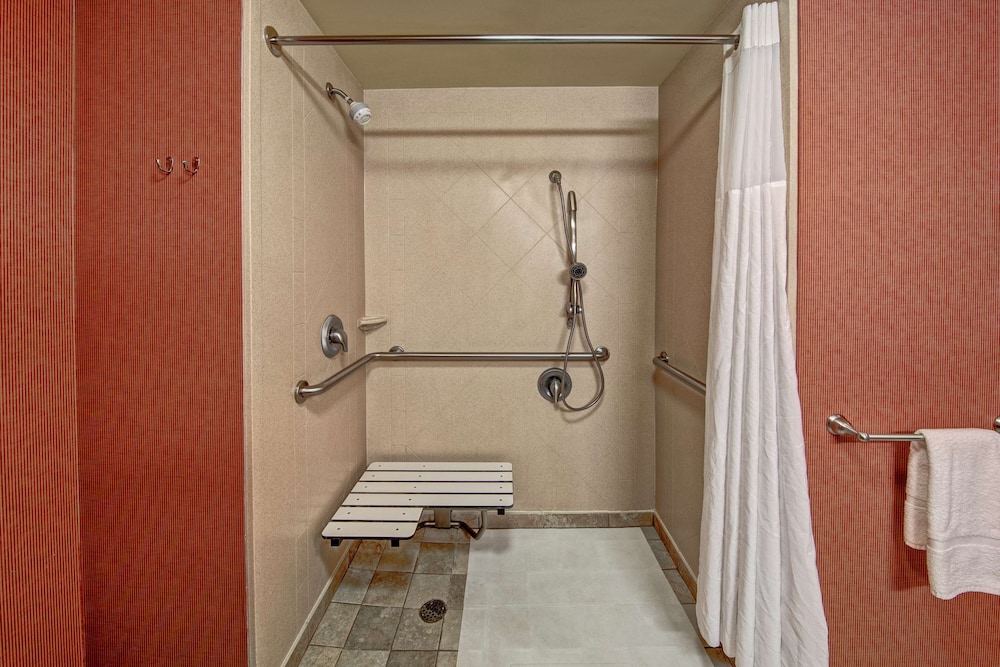 Room, 1 King Bed, Accessible, Non Smoking - Photo 4