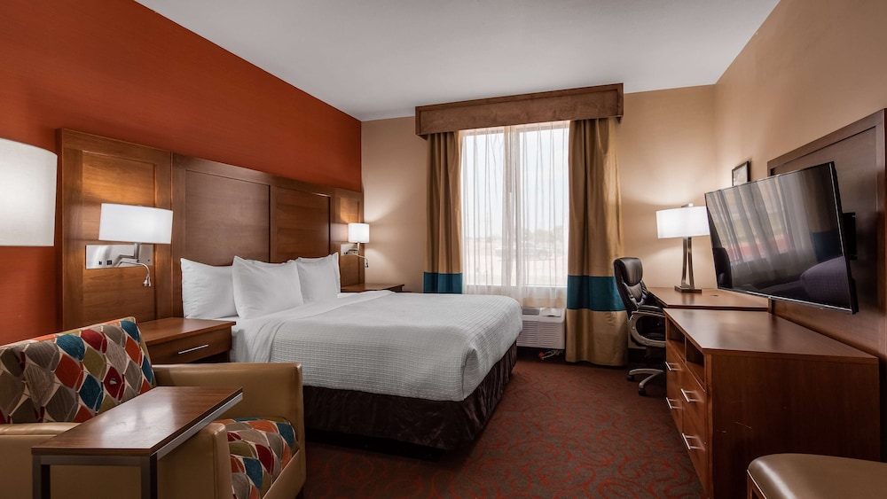 Suite, 1 King Bed, Accessible, Refrigerator & Microwave (with Sofabed) - Photo 1