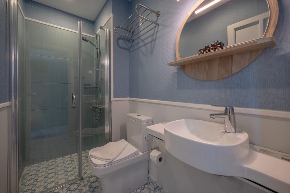 Standard Double Room, Partial Sea View - Photo 5
