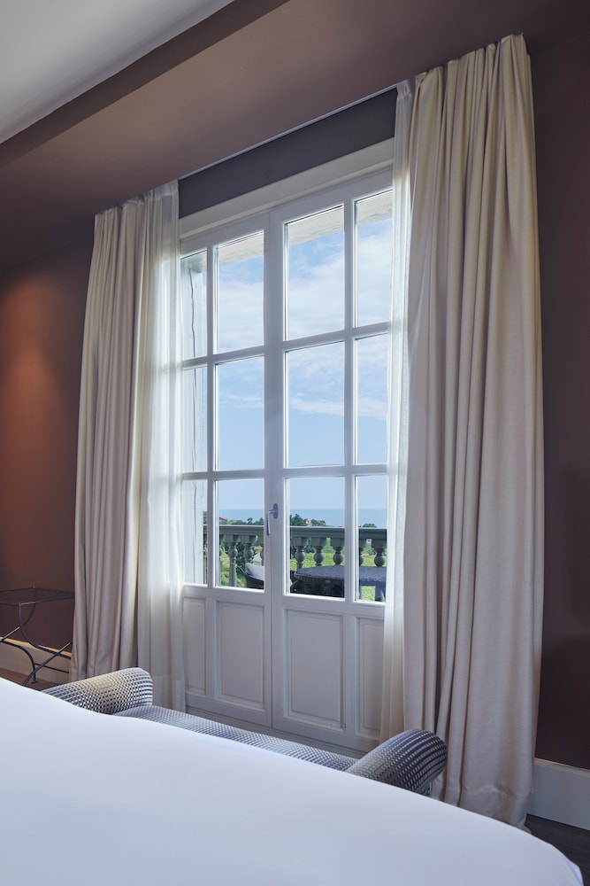 Deluxe Double Room, 1 King Bed, Balcony, Sea View photo 2