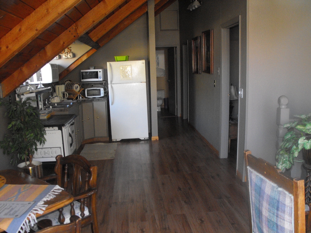Family Loft, Refrigerator & Microwave photo 3