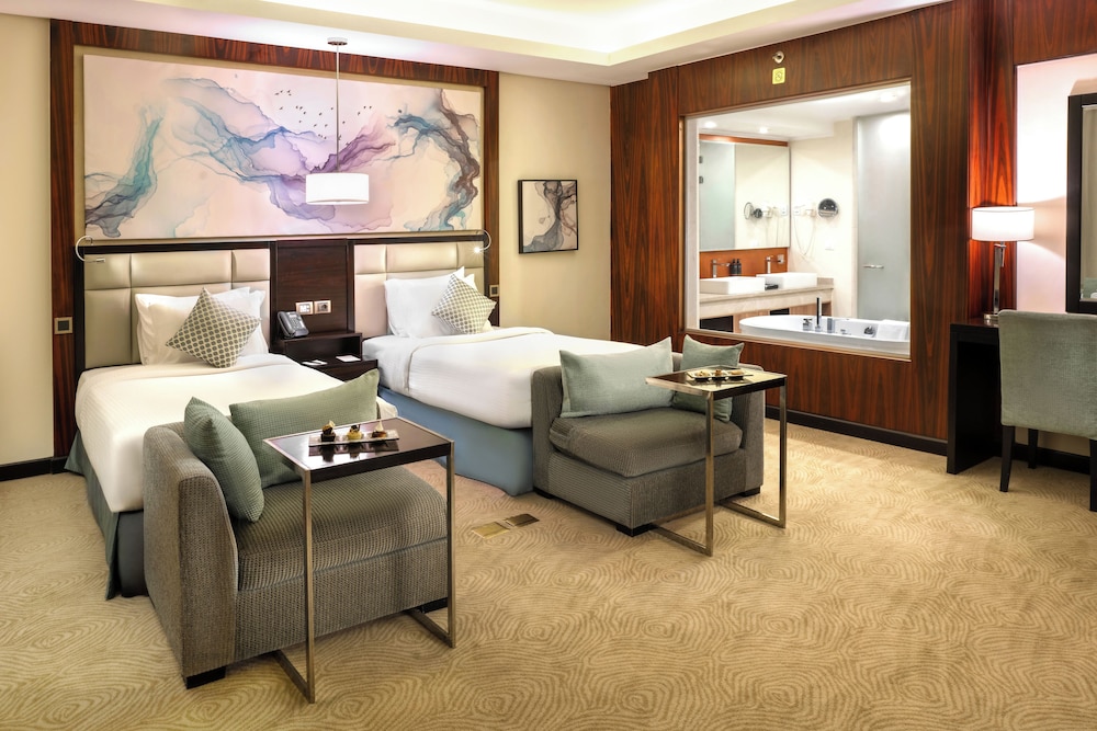 Grand Twin Room, City View (Deluxe) - Photo 1