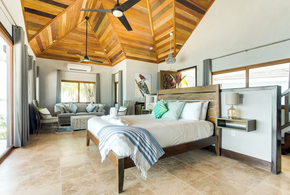 Deluxe Bungalow, 1 King Bed with Sofa bed, Beach View photo 3