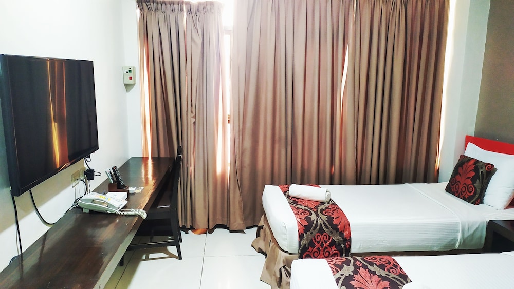 Family Room, 2 Bedrooms photo 2