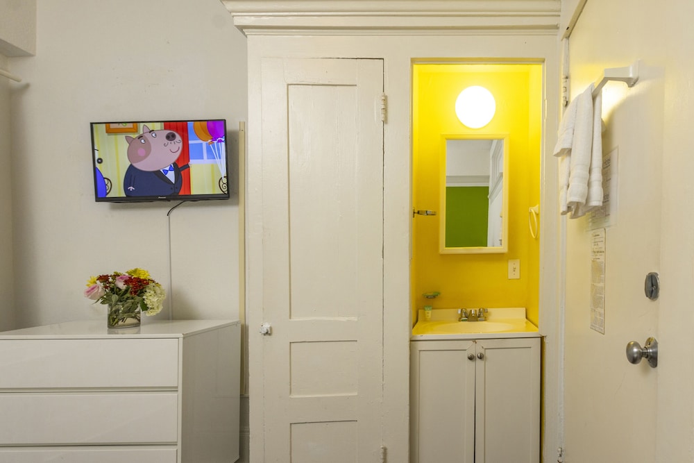 Economy Double Room, Private Bathroom - Photo 3