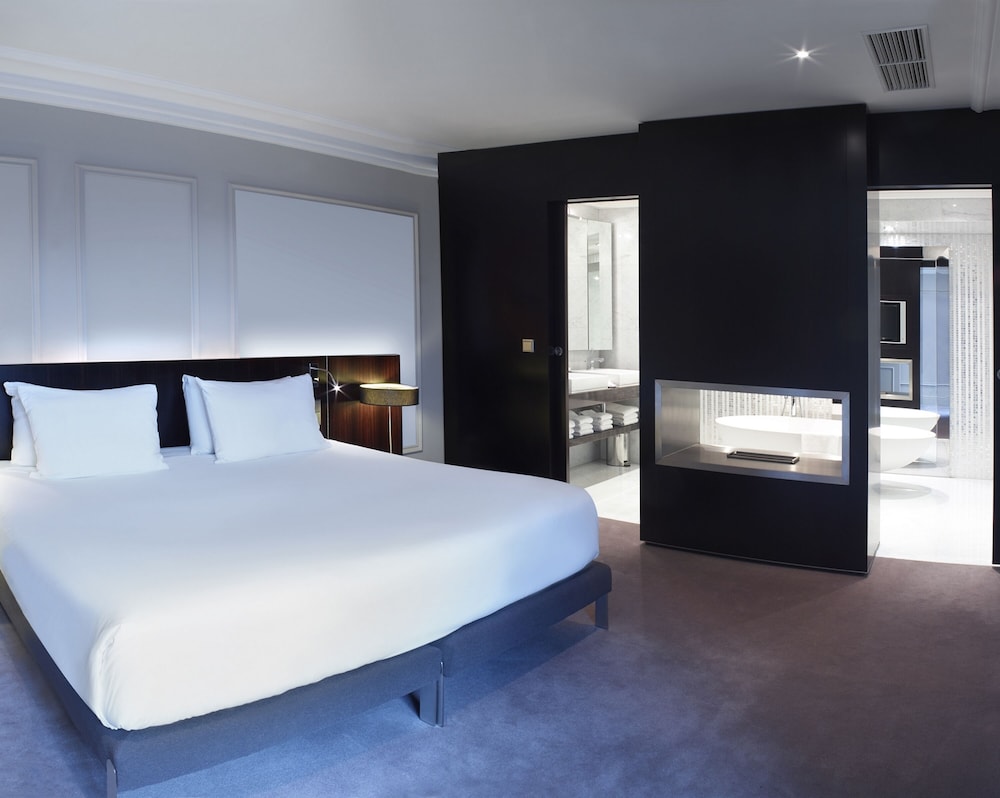 Presidential Suite, Club Lounge Access