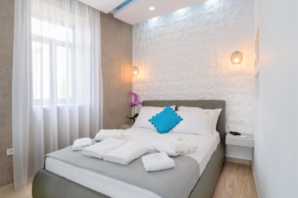 Deluxe Studio Suite