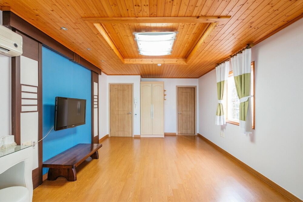 Room (Gookhwa) - Photo 1