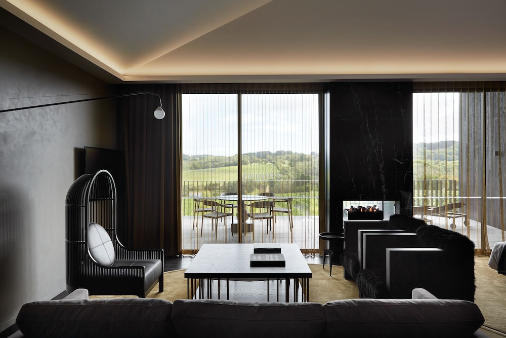 Lair Suite including Breakfast