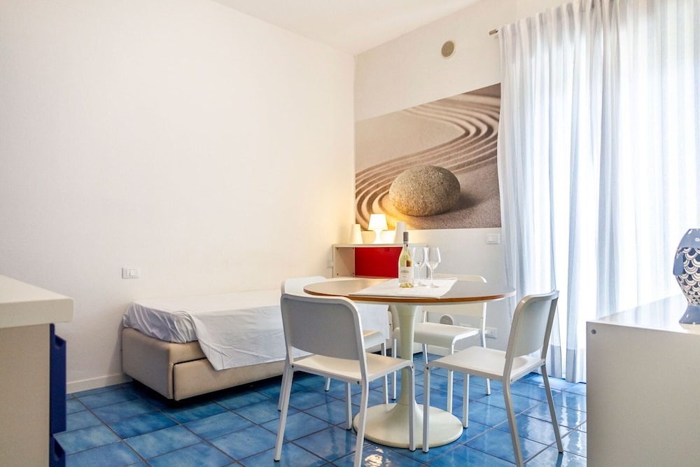 Apartment, Balcony