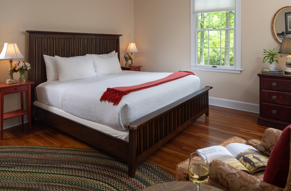 Deluxe Double Room, Jetted Tub, Garden View (Hunt Country Room) photo 3