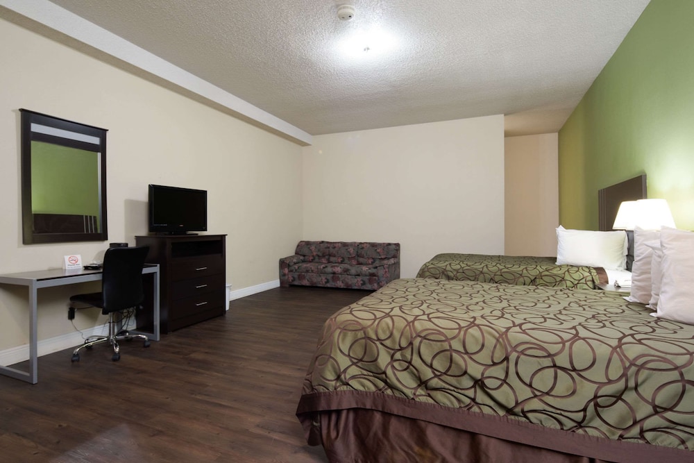 Standard Room, 2 Double Beds, Non Smoking - Photo 8