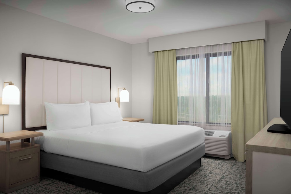 Suite, 1 King Bed, Accessible (Hearing) - Photo 2