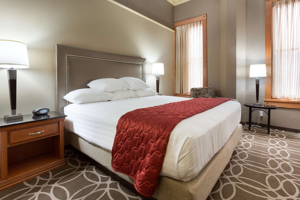 Deluxe Room, 1 King Bed, Refrigerator & Microwave (Terrace, Upper Floor) - Photo 1