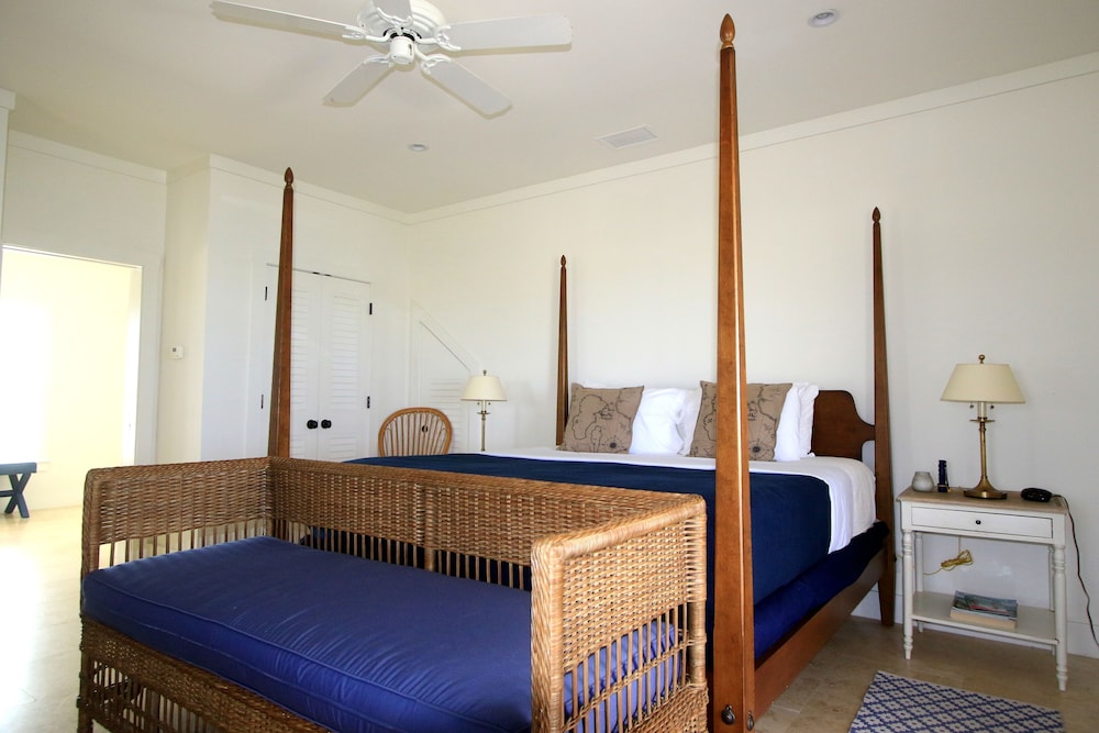 Master Suite - 1 King Bed (Harbor View)