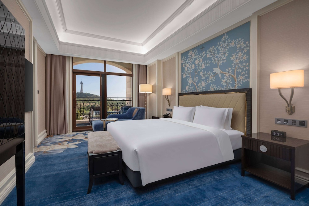 Deluxe Room, 1 King Bed, Garden View